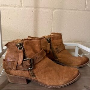 Dolce Vita Tan Leather Ankle Boots